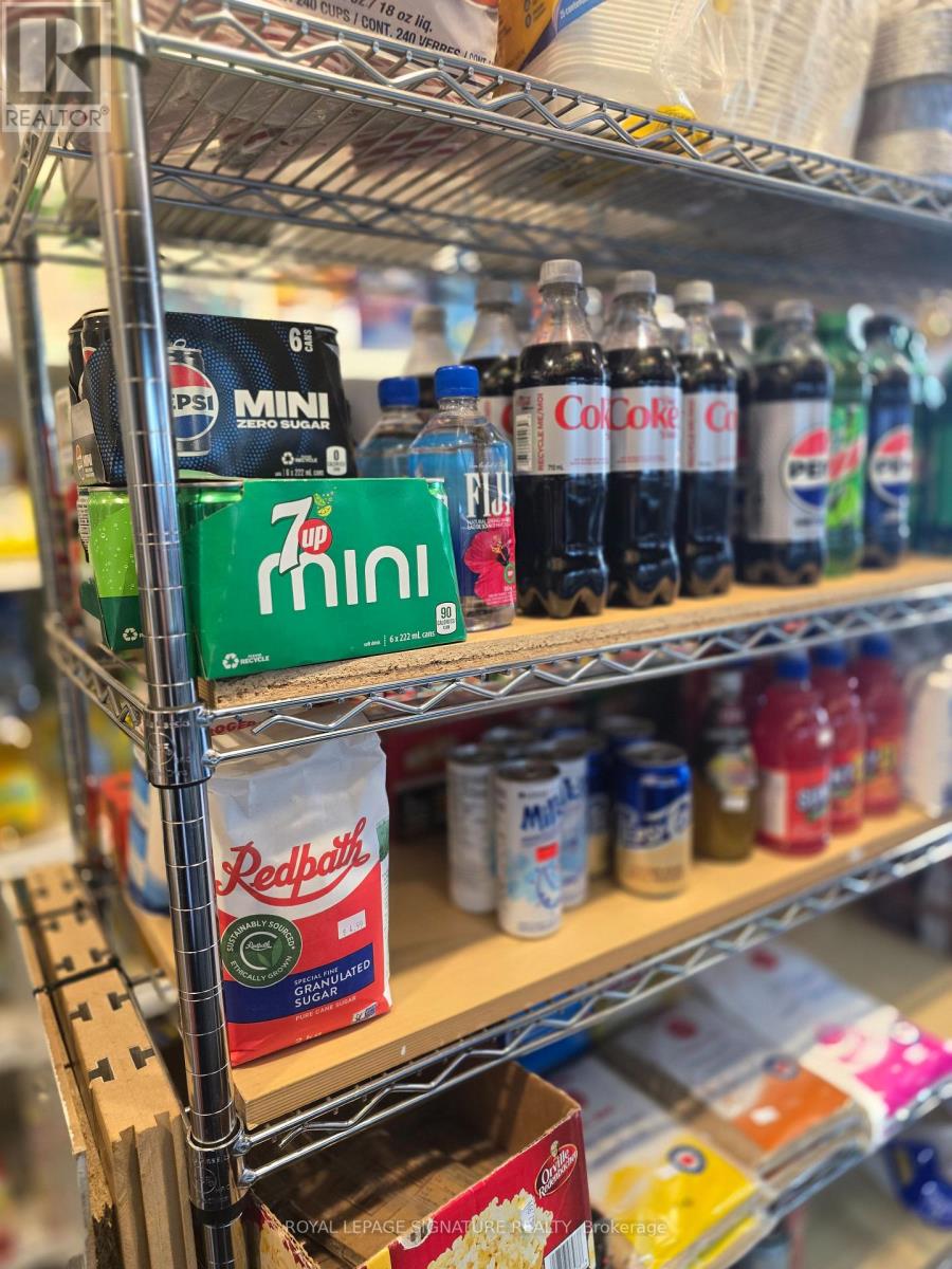 452 Kingston Road, Toronto, Ontario  M4L 1V3 - Photo 13 - E12515242