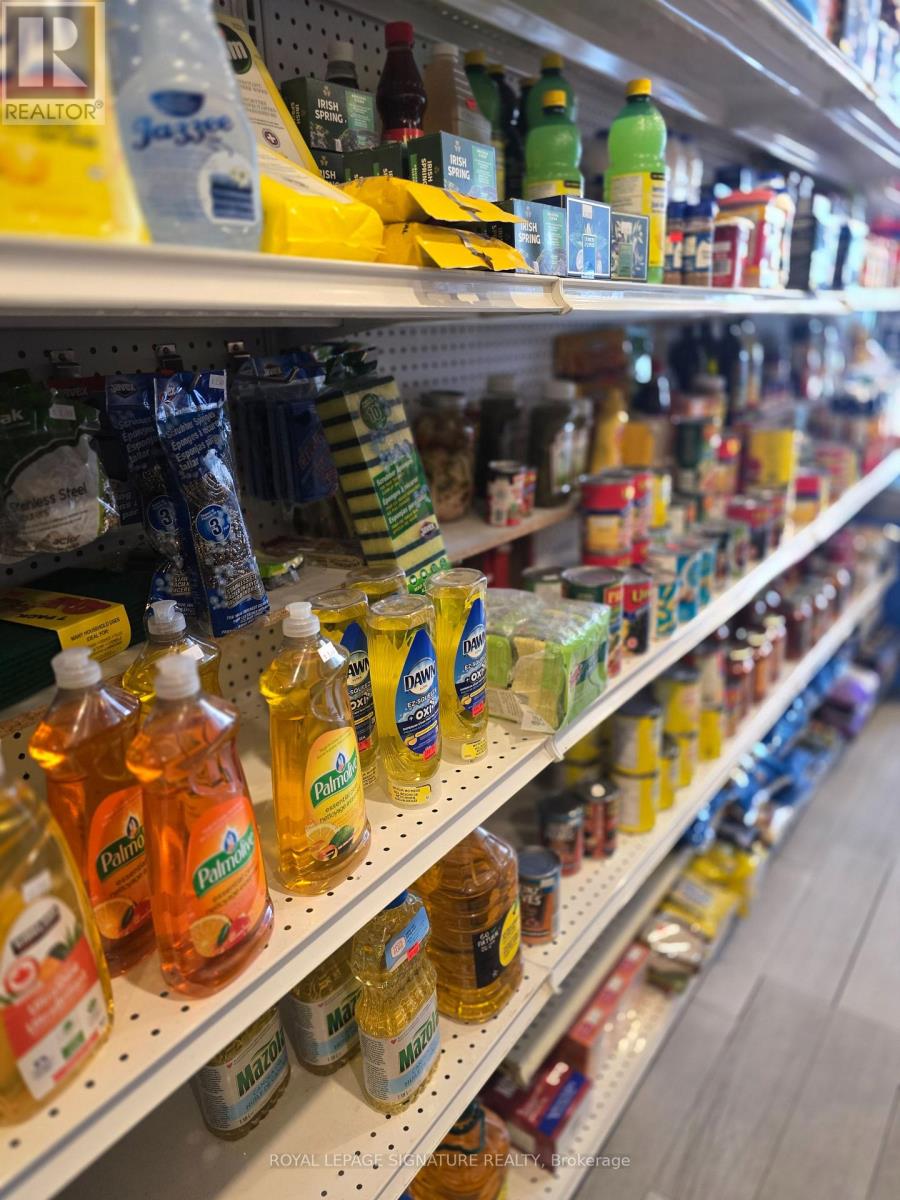 452 Kingston Road, Toronto, Ontario  M4L 1V3 - Photo 14 - E12515242