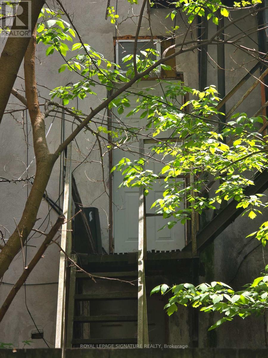 452 Kingston Road, Toronto, Ontario  M4L 1V3 - Photo 15 - E12515242