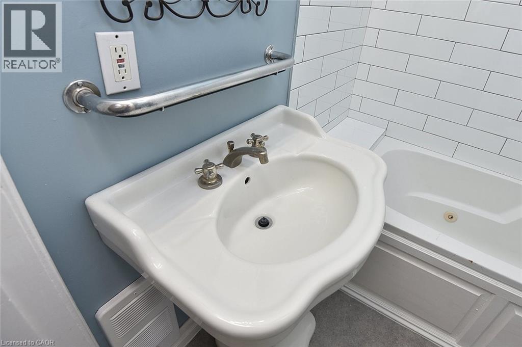 61 Burlington Street W, Hamilton, Ontario L8L 1G6 - Photo 18 - 40785998