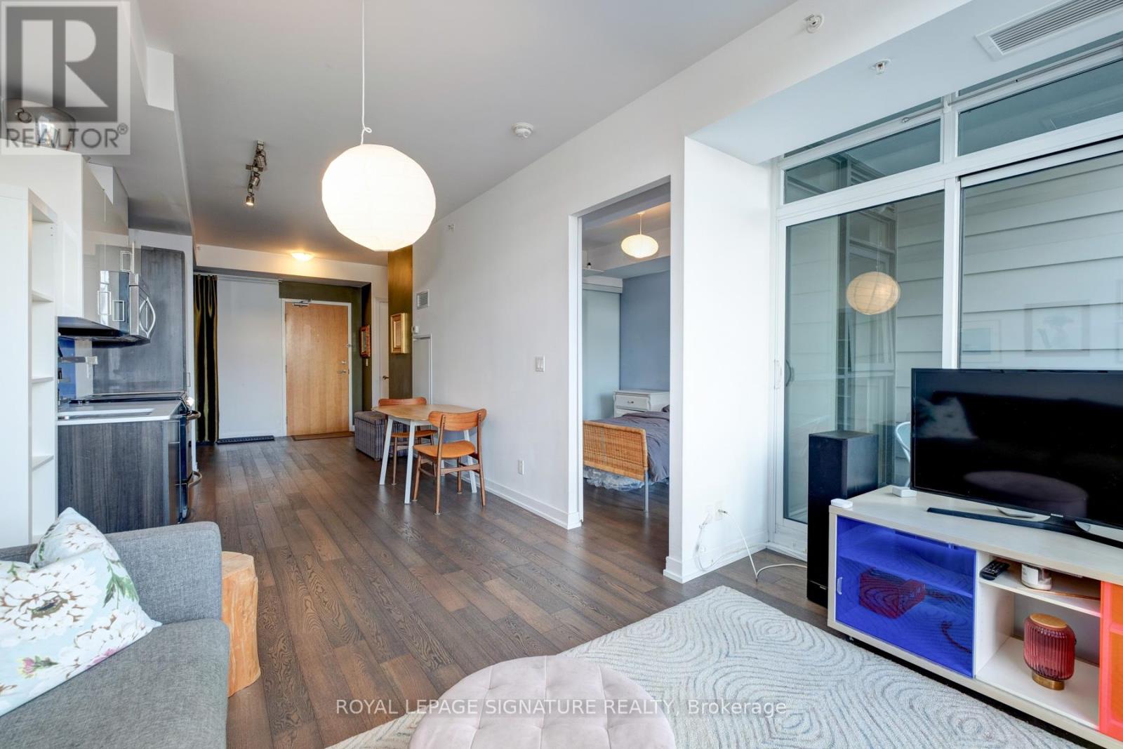 410 - 36 Howard Park Avenue, Toronto, Ontario  M6R 0A5 - Photo 10 - W12515230