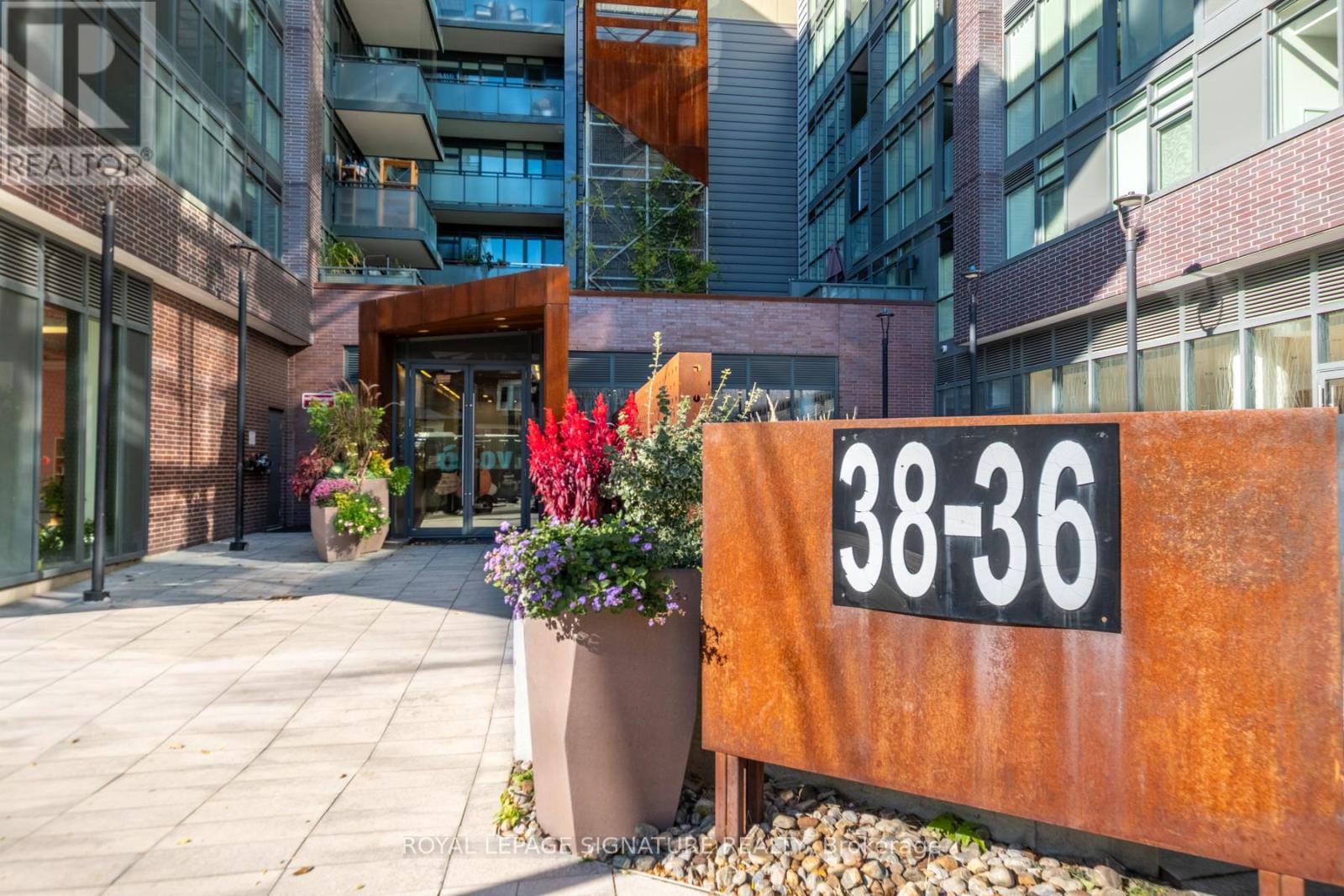 410 - 36 Howard Park Avenue, Toronto, Ontario  M6R 0A5 - Photo 18 - W12515230