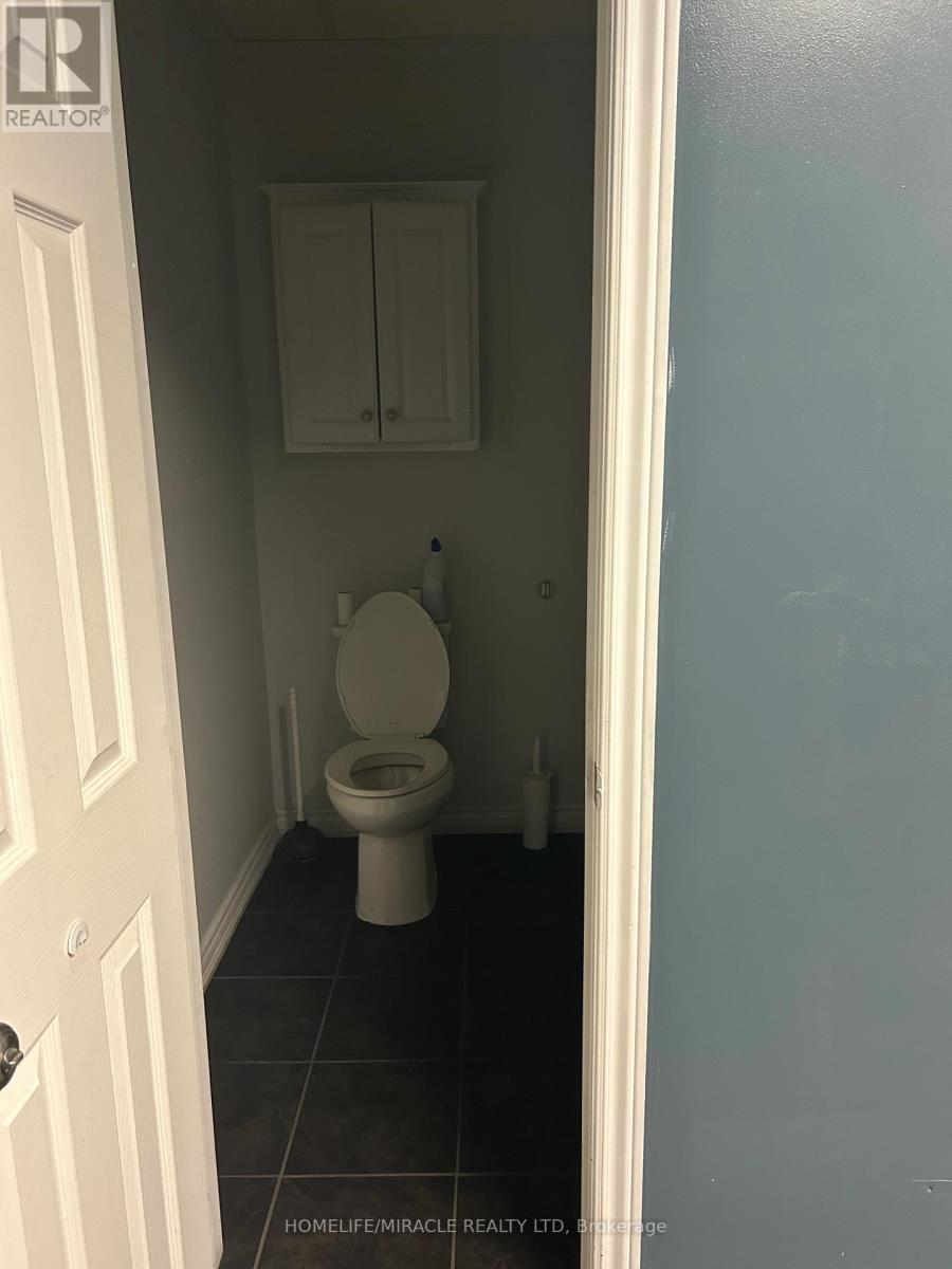 1700 Sismet Road, Mississauga, Ontario  L4W 1R4 - Photo 3 - W12515262