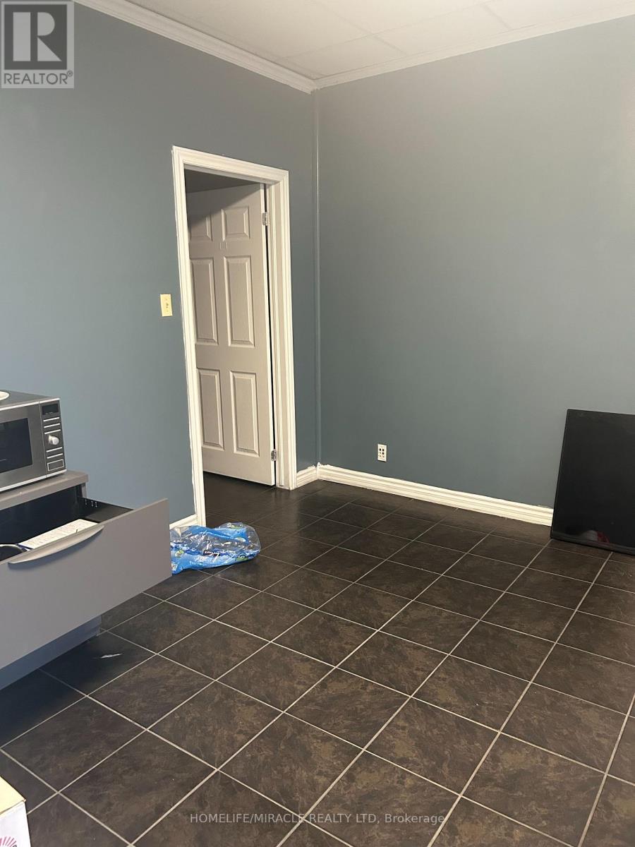 1700 Sismet Road, Mississauga, Ontario  L4W 1R4 - Photo 6 - W12515262