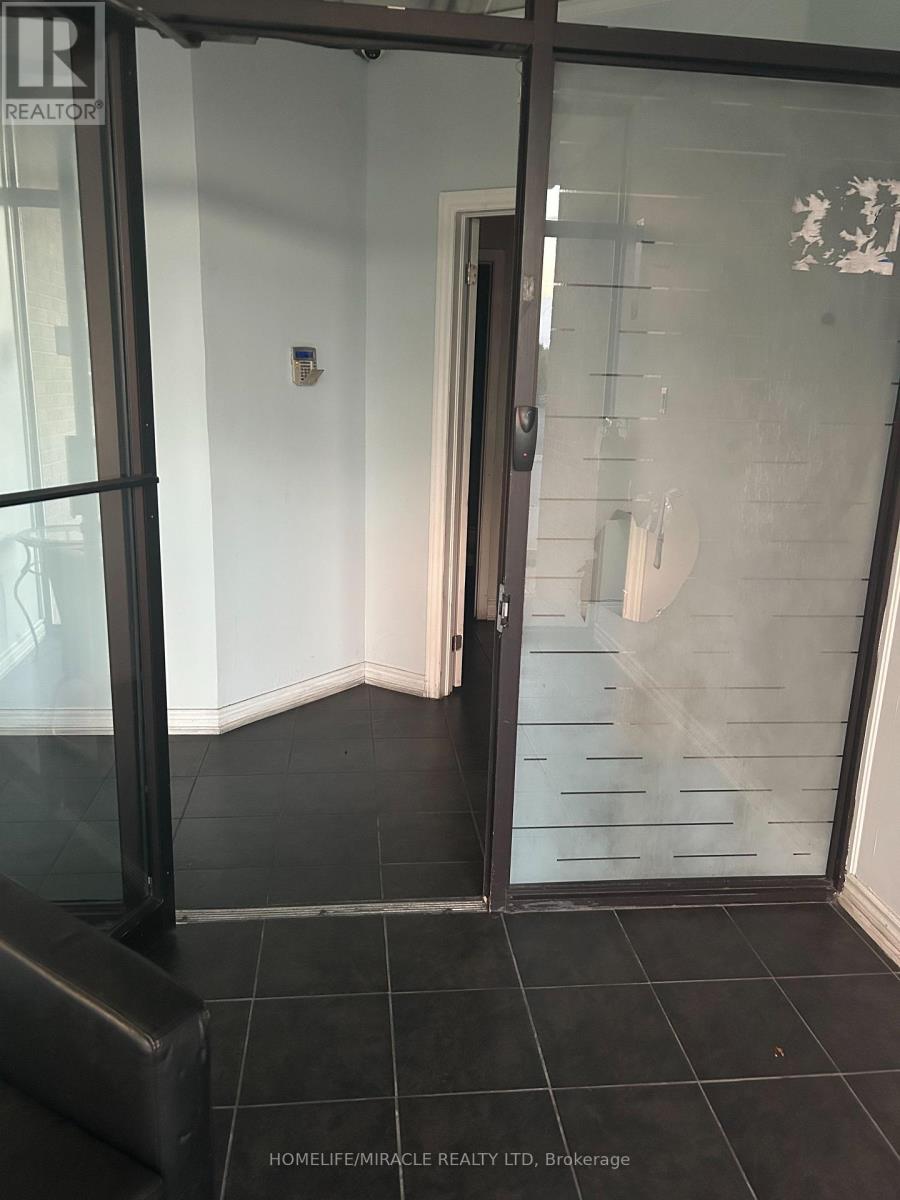 1700 Sismet Road, Mississauga, Ontario  L4W 1R4 - Photo 7 - W12515262