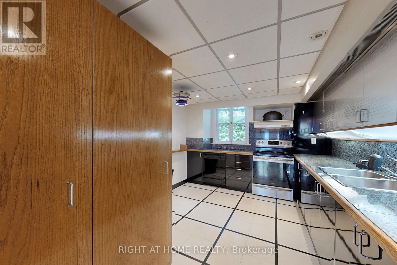 394 King Street E, Toronto, Ontario  M5A 1K9 - Photo 28 - C12449684