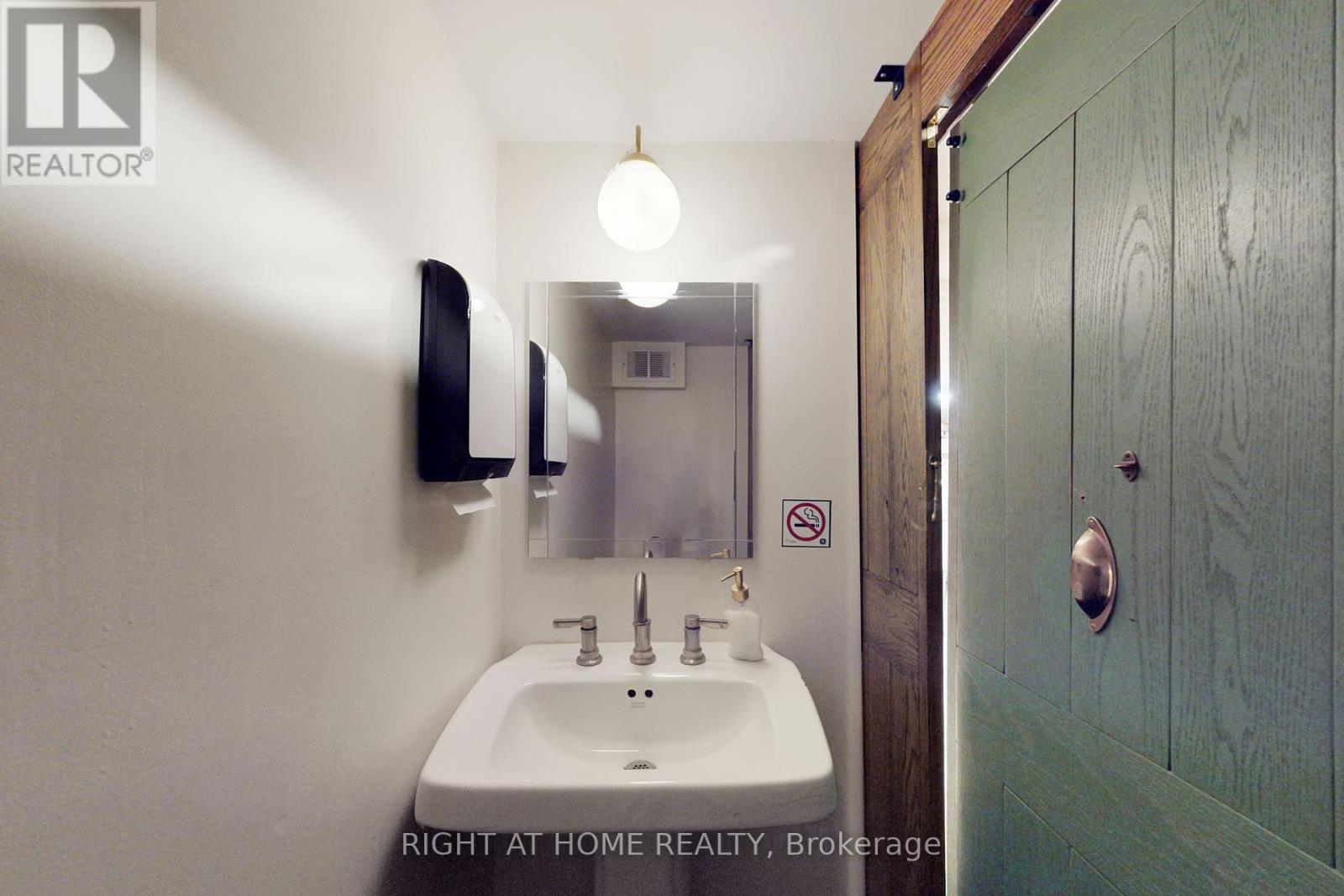 394 King Street E, Toronto, Ontario  M5A 1K9 - Photo 17 - C12449684