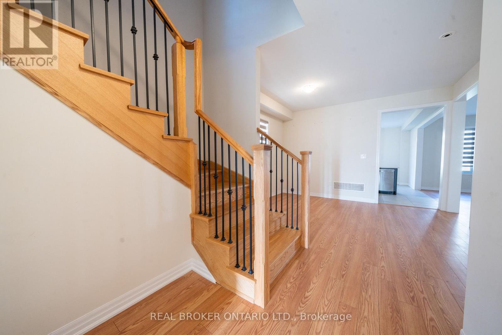 6 Northrop Upper Avenue N, Ajax, Ontario L1B 1G9 - Photo 5 - E12510306