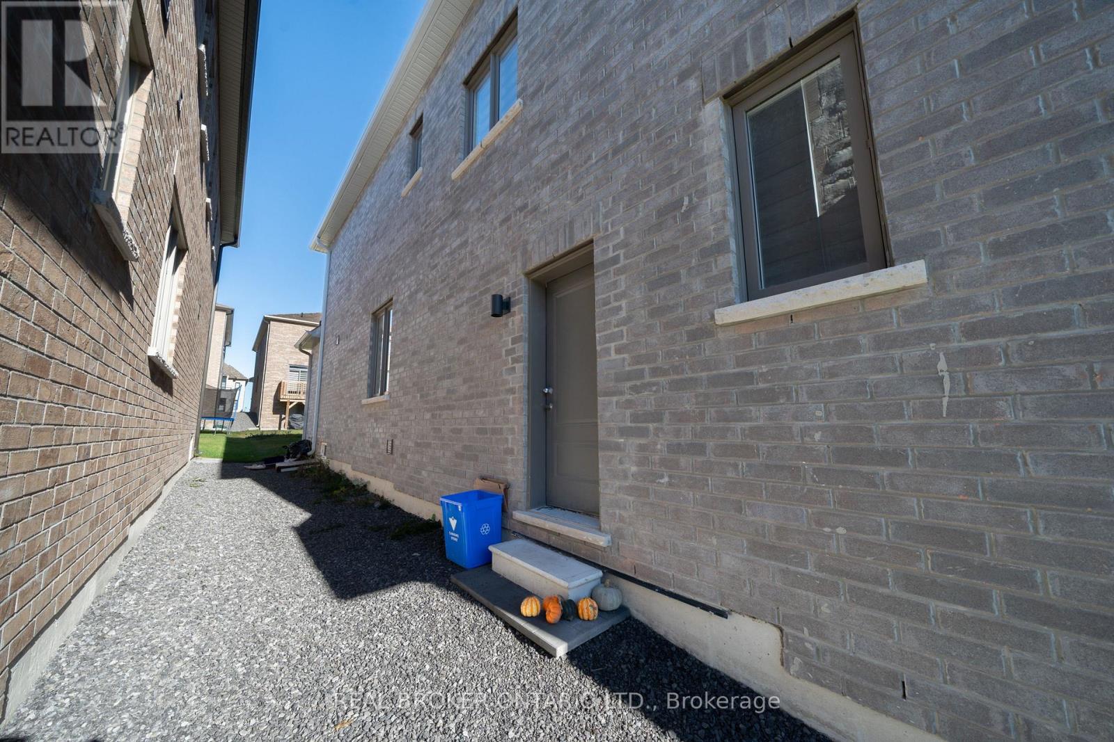 6 Northrop Upper Avenue N, Ajax, Ontario L1B 1G9 - Photo 40 - E12510306