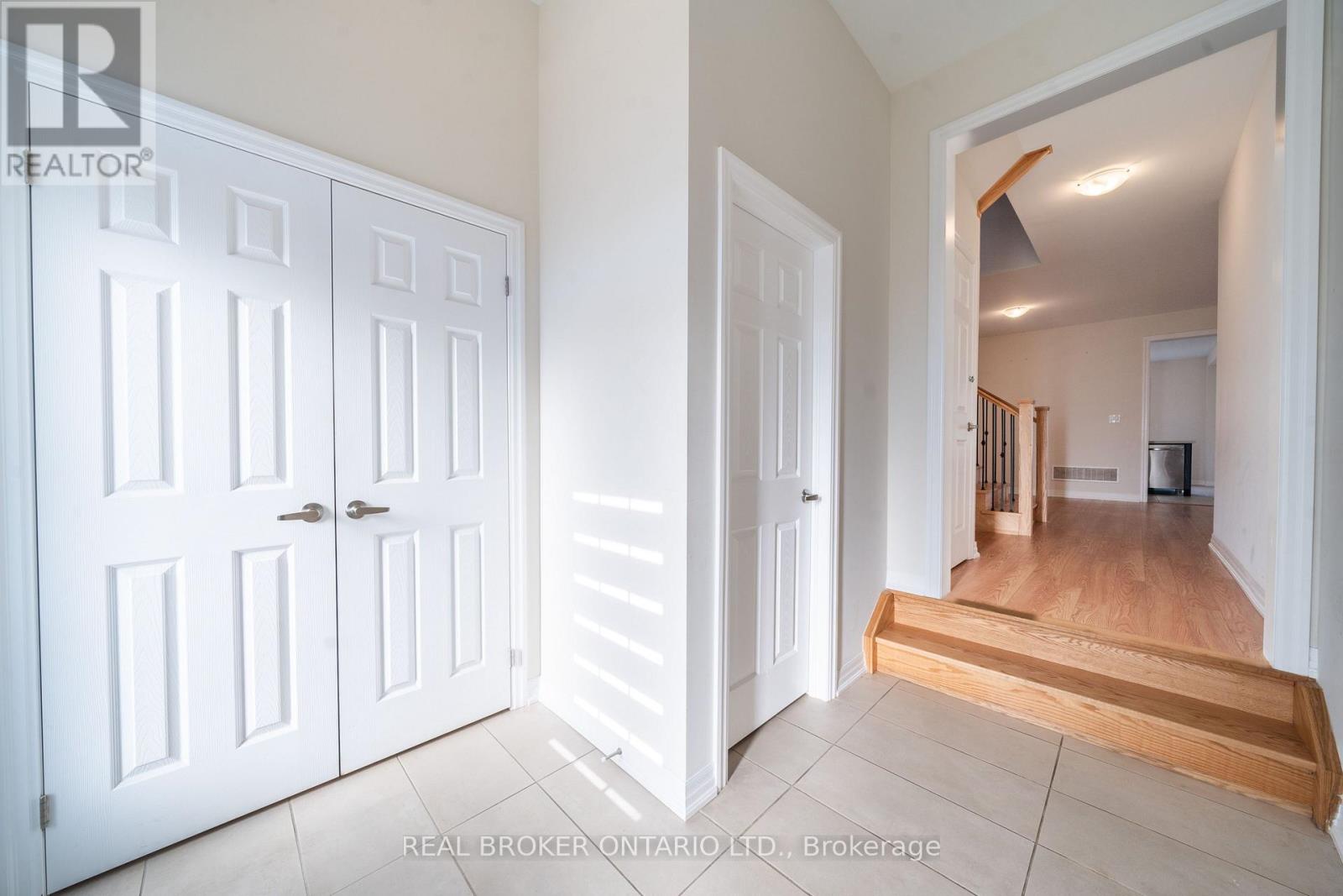 6 Northrop Upper Avenue N, Ajax, Ontario L1B 1G9 - Photo 3 - E12510306