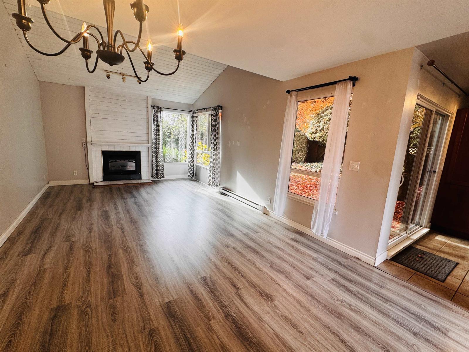 6211 W Greenside Drive, Surrey, British Columbia  V3S 5M8 - Photo 2 - R3065092