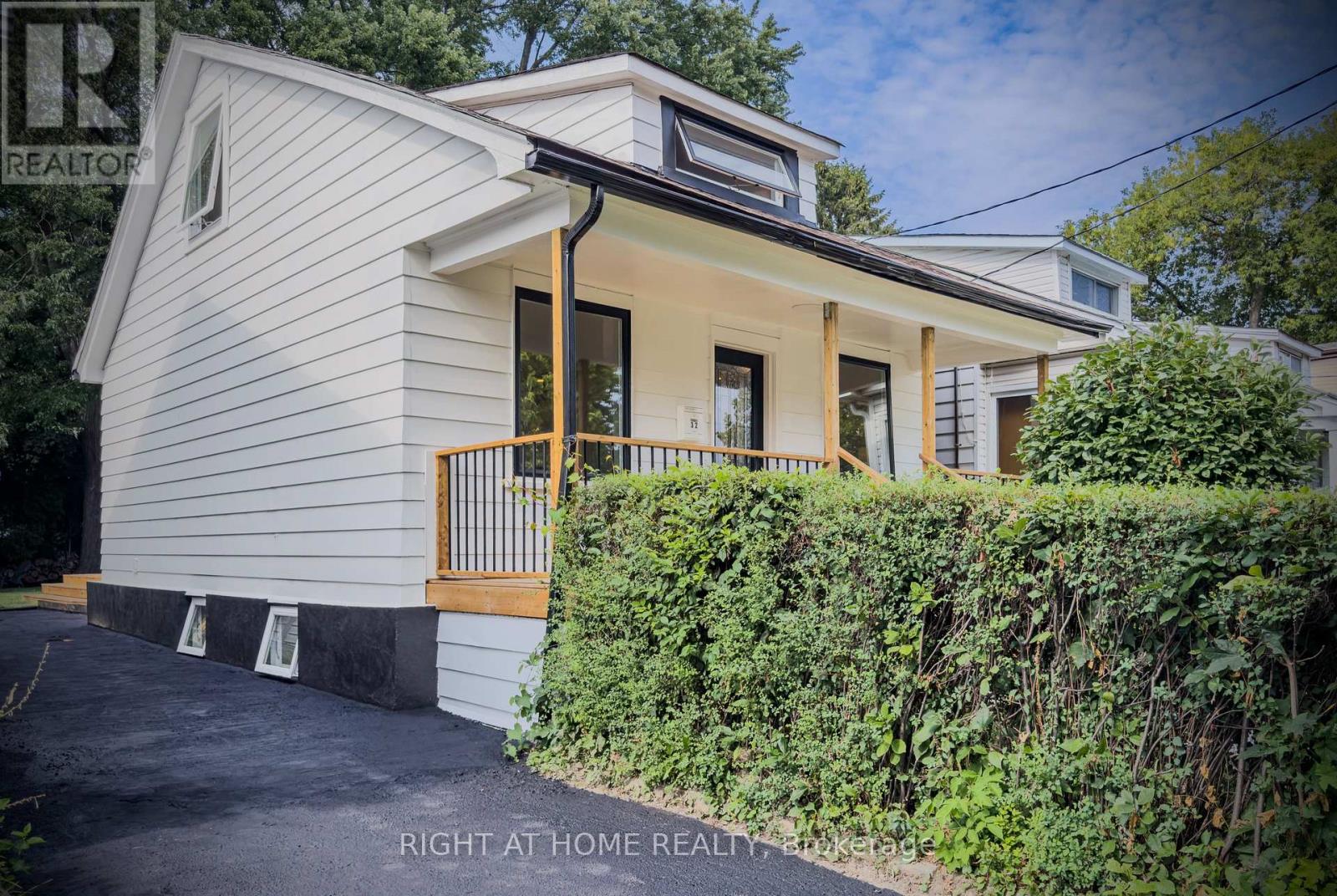 32 BRENTON STREET, Toronto, Ontario