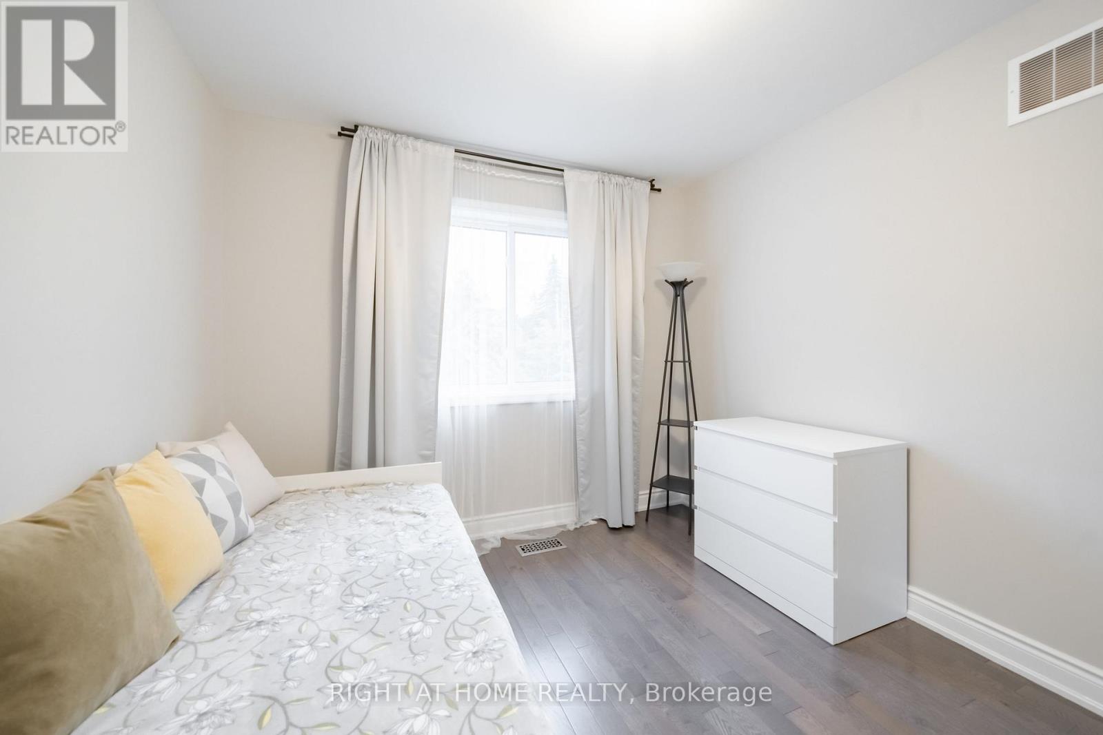 9 Royal Cedar Court, East Gwillimbury, Ontario  L9N 1R7 - Photo 25 - N12515306