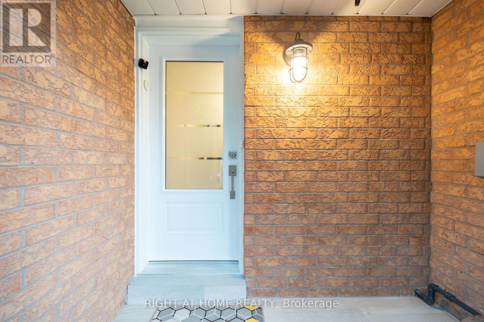 9 Royal Cedar Court, East Gwillimbury, Ontario  L9N 1R7 - Photo 3 - N12515306