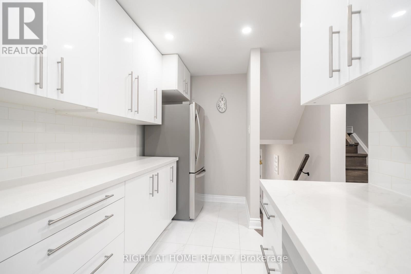 9 Royal Cedar Court, East Gwillimbury, Ontario  L9N 1R7 - Photo 9 - N12515306