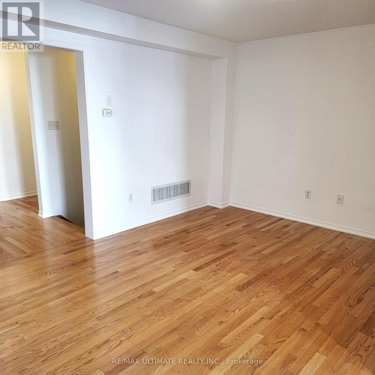 578 Reeves Way Boulevard, Whitchurch-Stouffville, Ontario  L4A 0T3 - Photo 6 - N12515314