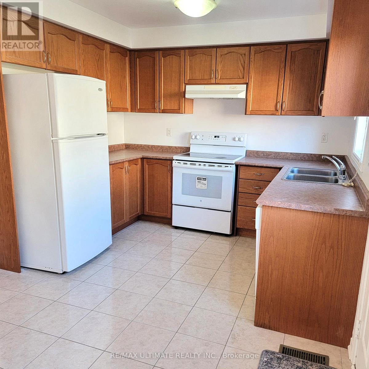 578 Reeves Way Boulevard, Whitchurch-Stouffville, Ontario  L4A 0T3 - Photo 8 - N12515314