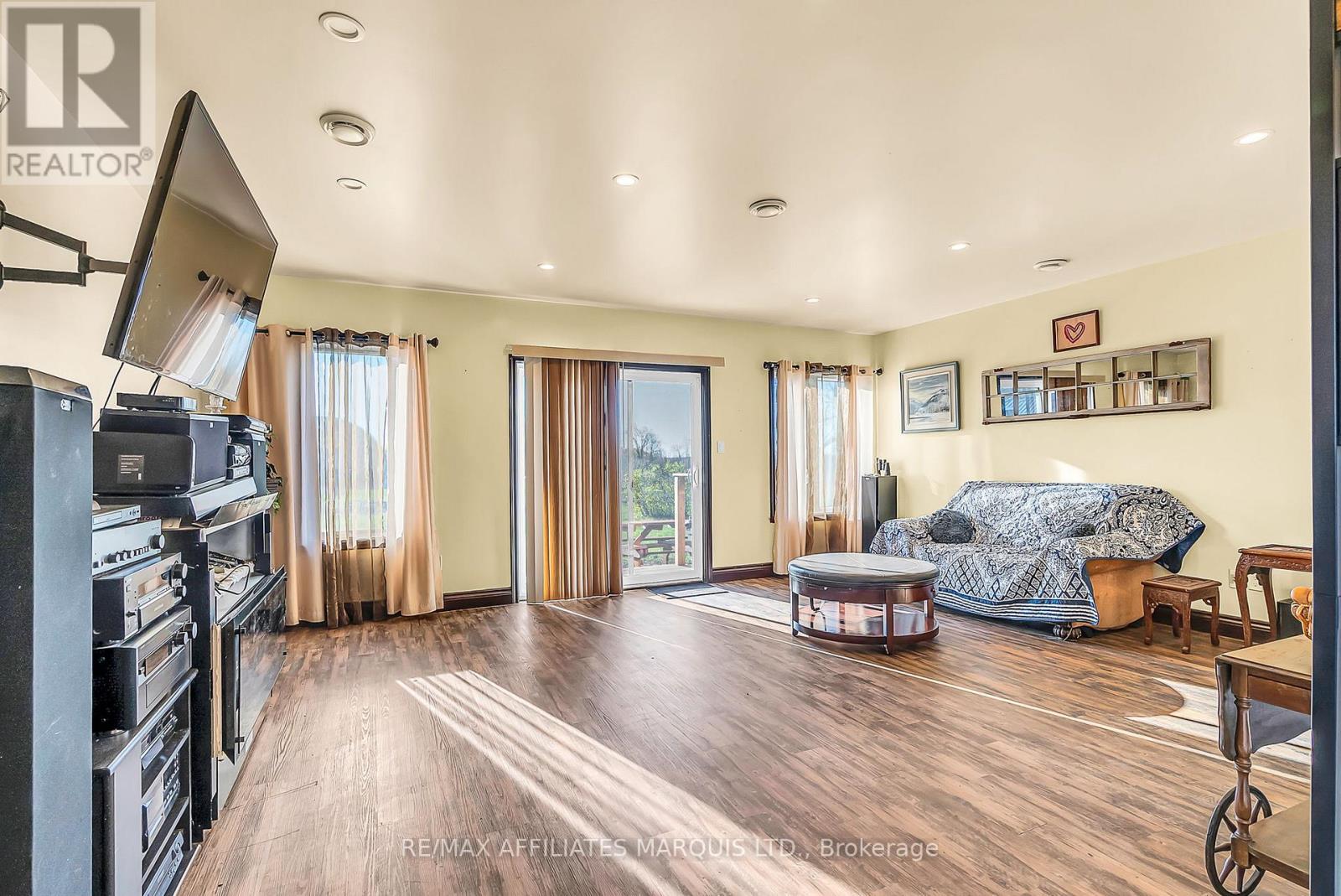 17390 Mcphail Road, South Stormont, Ontario K0C 2A0 - Photo 4 - X12515356