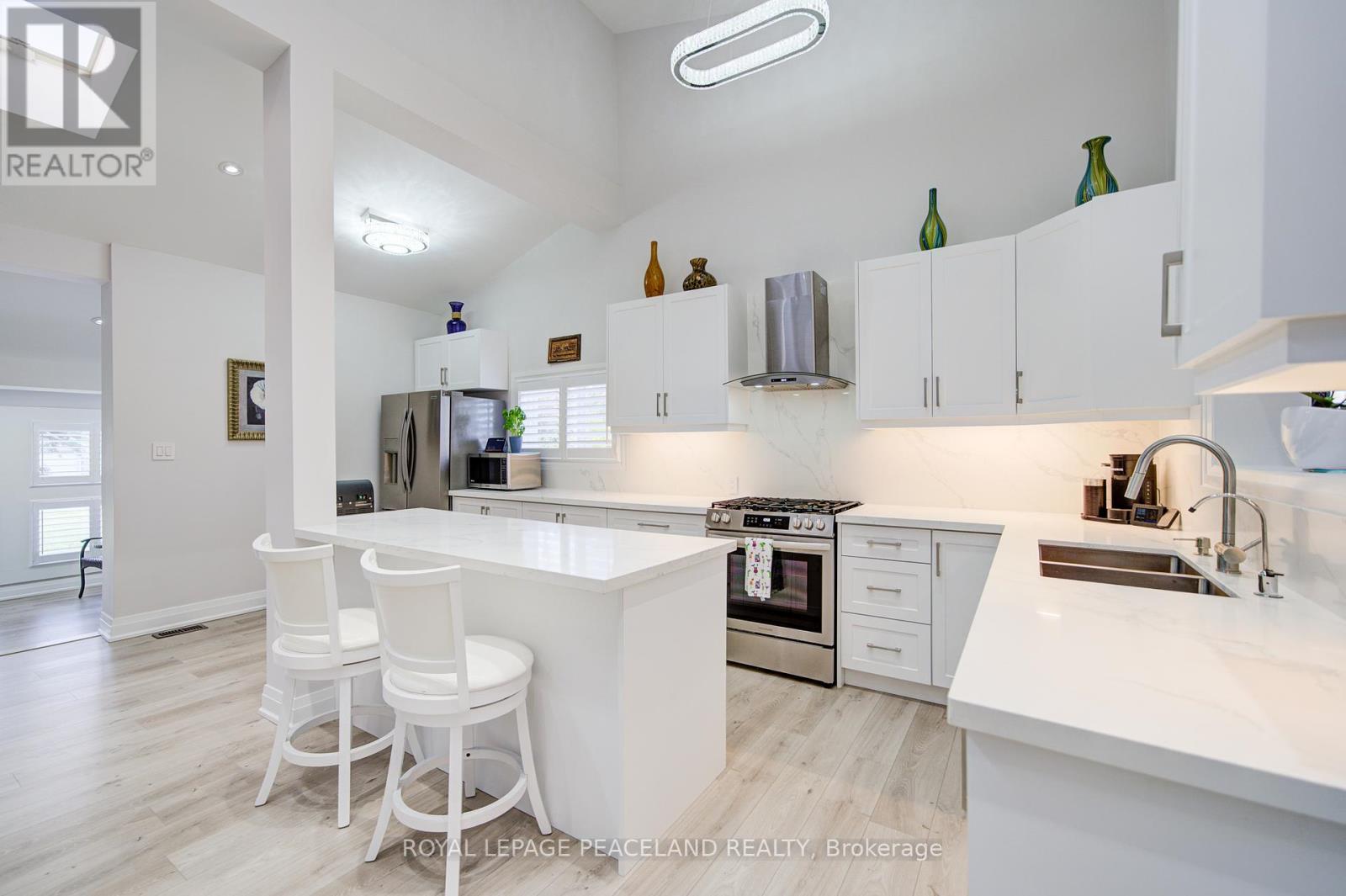 38 Lakeview Avenue, Whitchurch-Stouffville, Ontario  L4A 2H1 - Photo 16 - N12431368