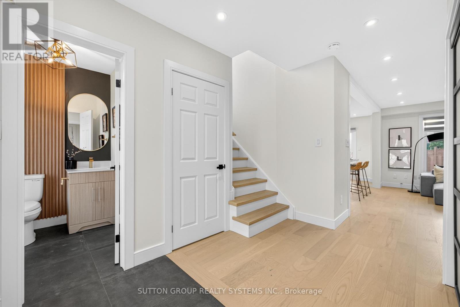 2281 Pell Crescent, Oakville, Ontario  L6M 3T6 - Photo 4 - W12513538