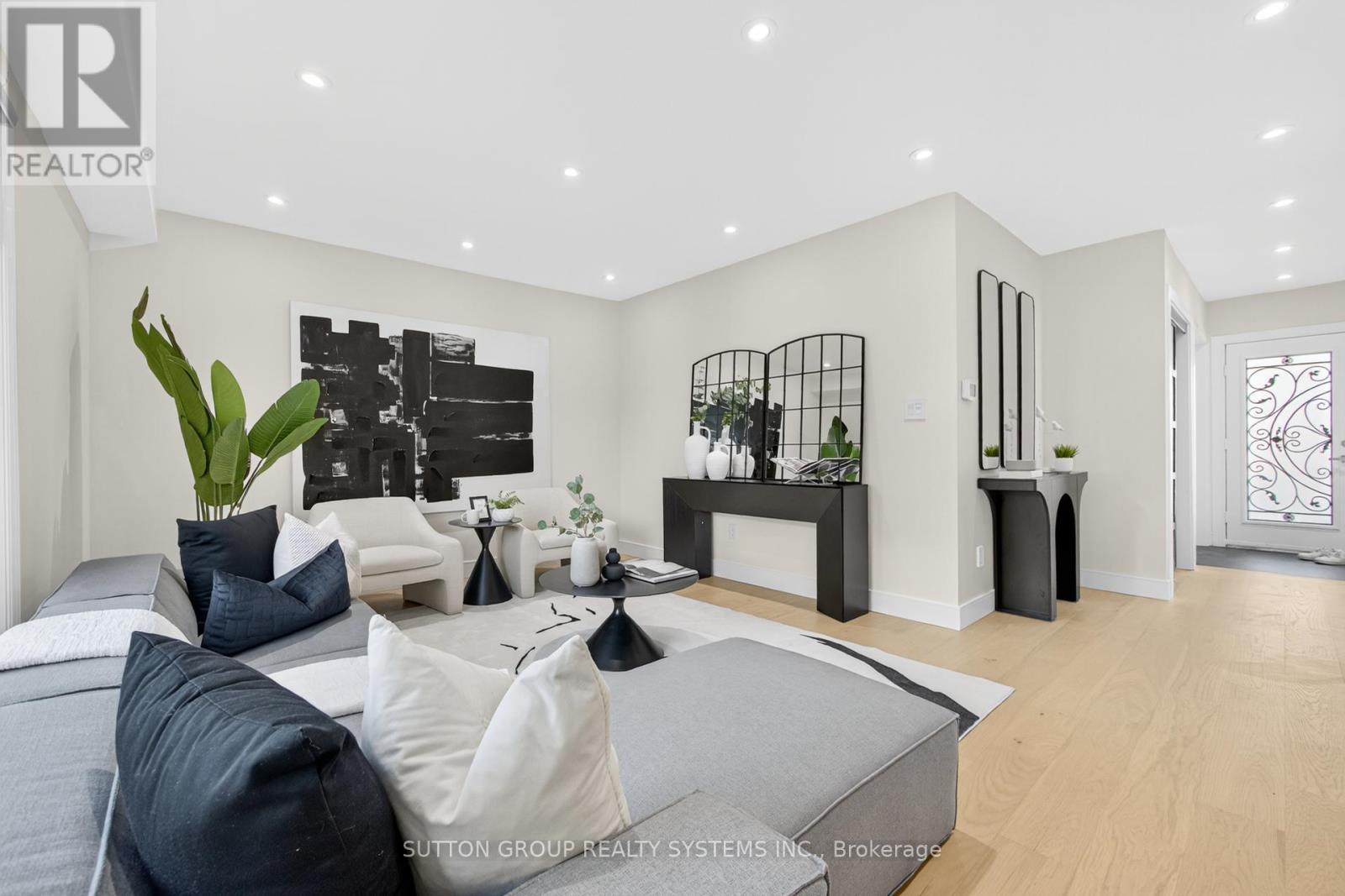 2281 Pell Crescent, Oakville, Ontario  L6M 3T6 - Photo 9 - W12513538