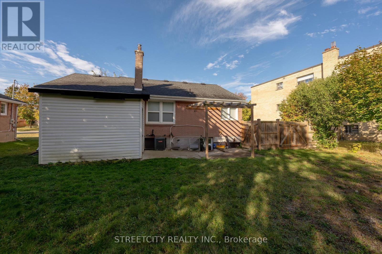 312 Fairview Avenue, London South, Ontario  N6C 4T8 - Photo 4 - X12515342