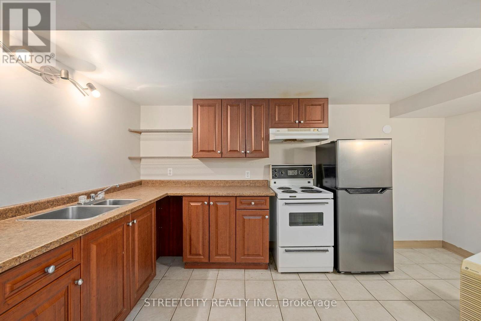 312 Fairview Avenue, London South, Ontario  N6C 4T8 - Photo 8 - X12515342