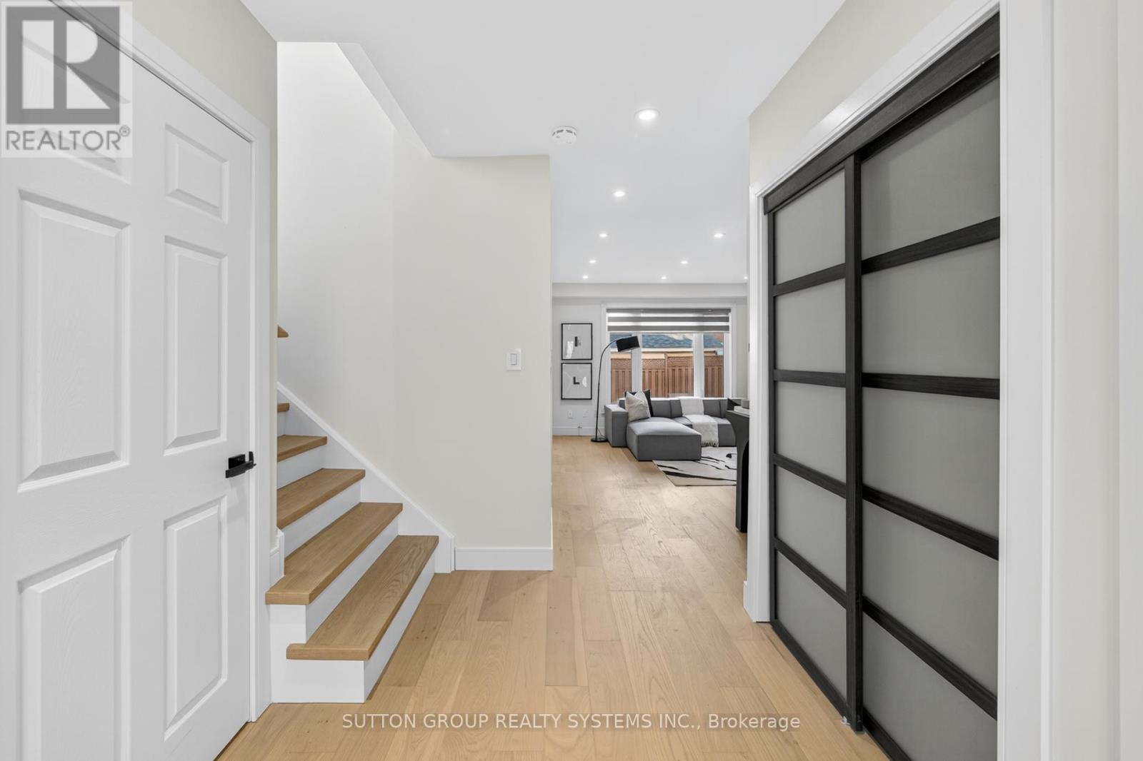 2281 Pell Crescent, Oakville, Ontario  L6M 3T6 - Photo 3 - W12513538