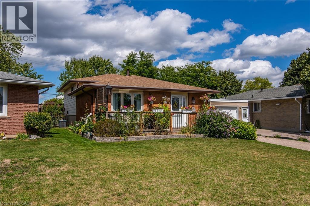 77 Roberts Crescent, Kitchener, Ontario  N2E 1A6 - Photo 2 - 40786114