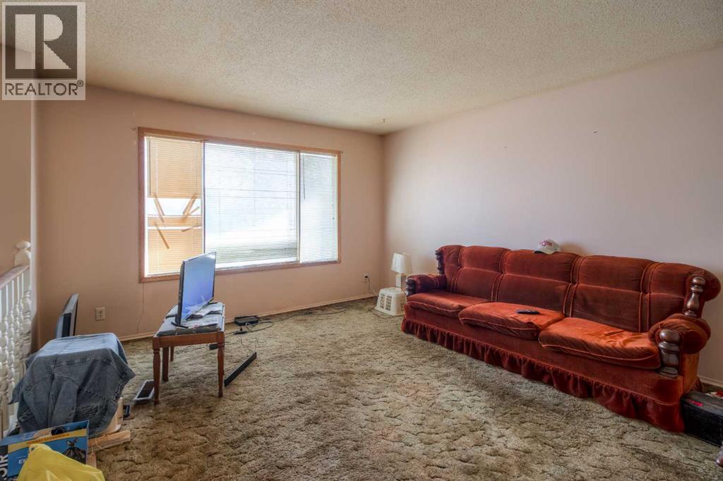 1816 11 Street, Coaldale, Alberta  t1m 1a6 - Photo 3 - A2268631