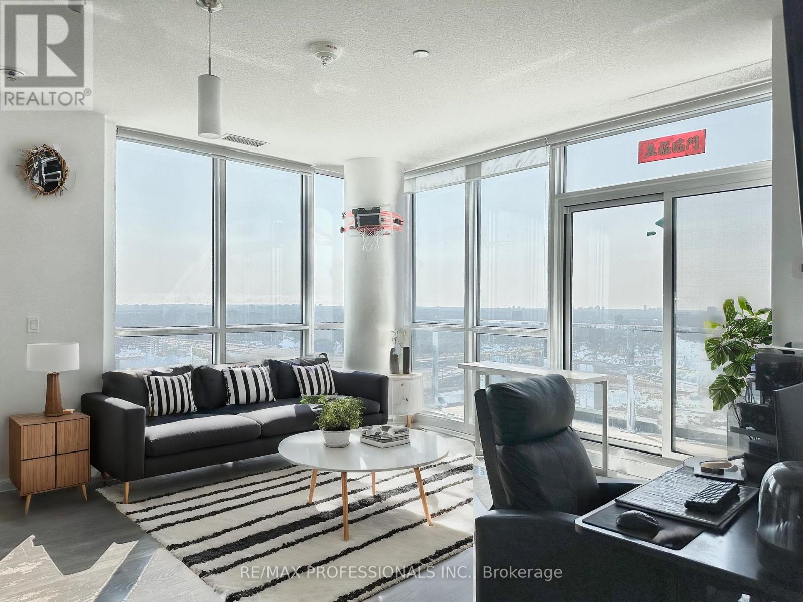 <div class="slider-price">$2,800 Monthly</div><p>3302 - 56 Forest Manor Road, Toronto, Ontario</p>