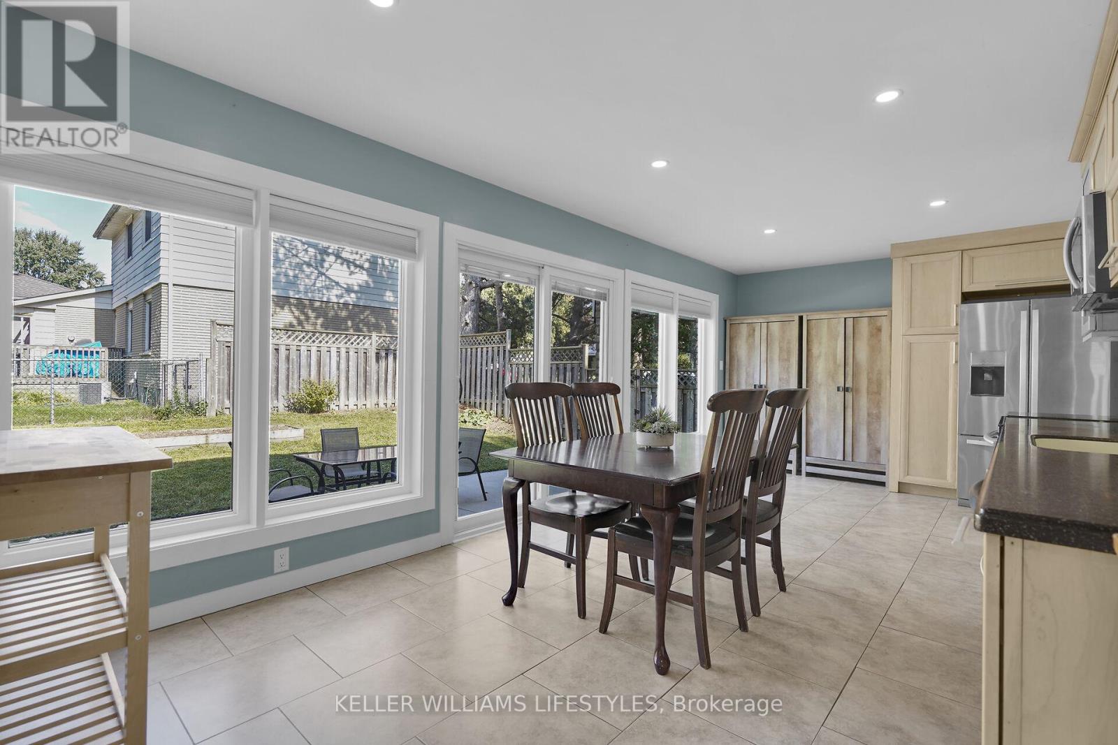 Photo 15 of 44 for 66 Lloyd Manor Crescent