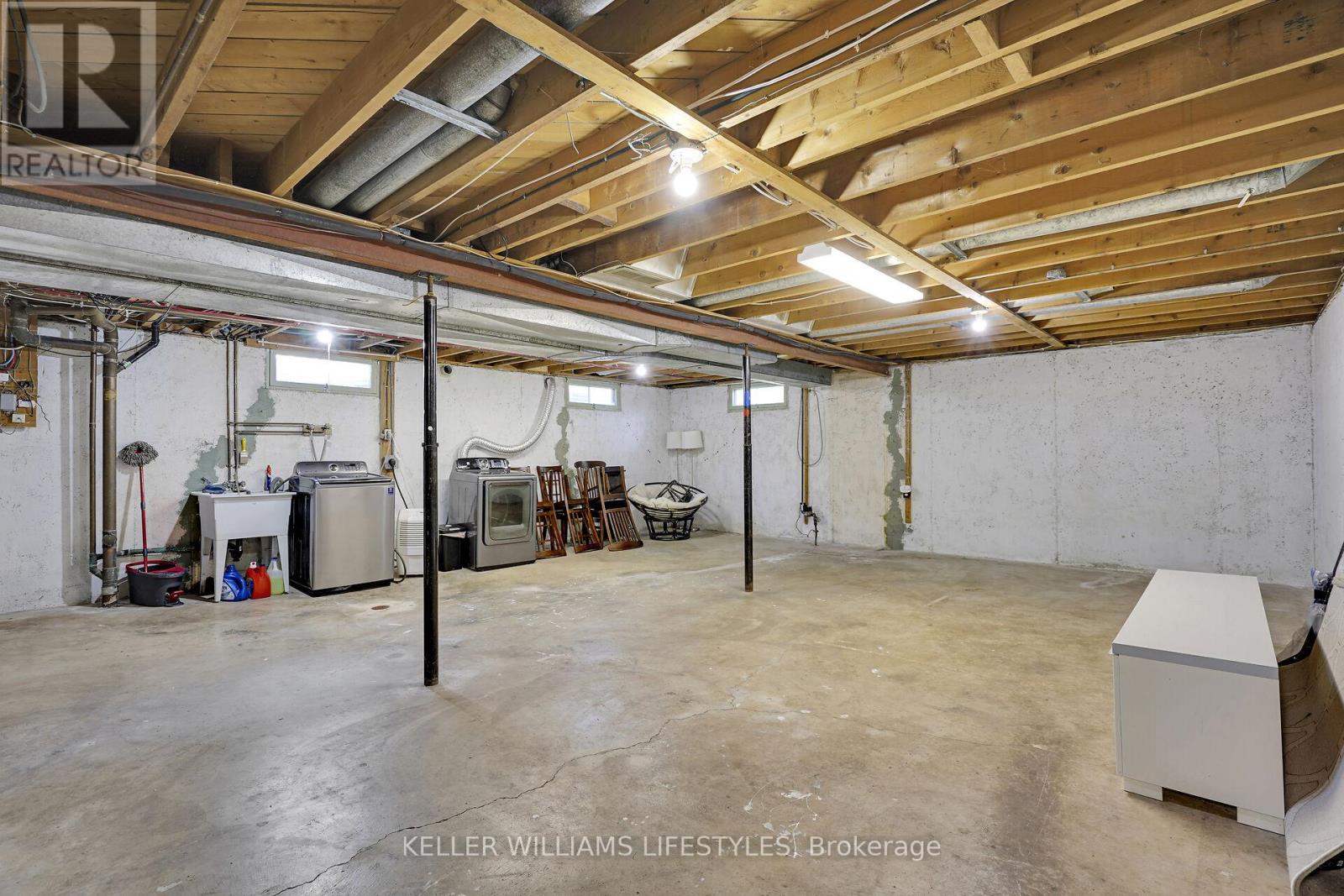 Photo 31 of 44 for 66 Lloyd Manor Crescent