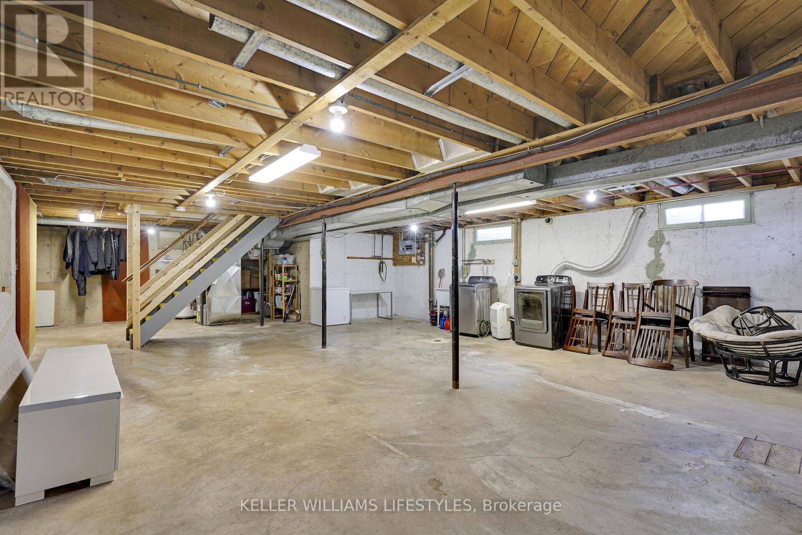 Photo 32 of 44 for 66 Lloyd Manor Crescent