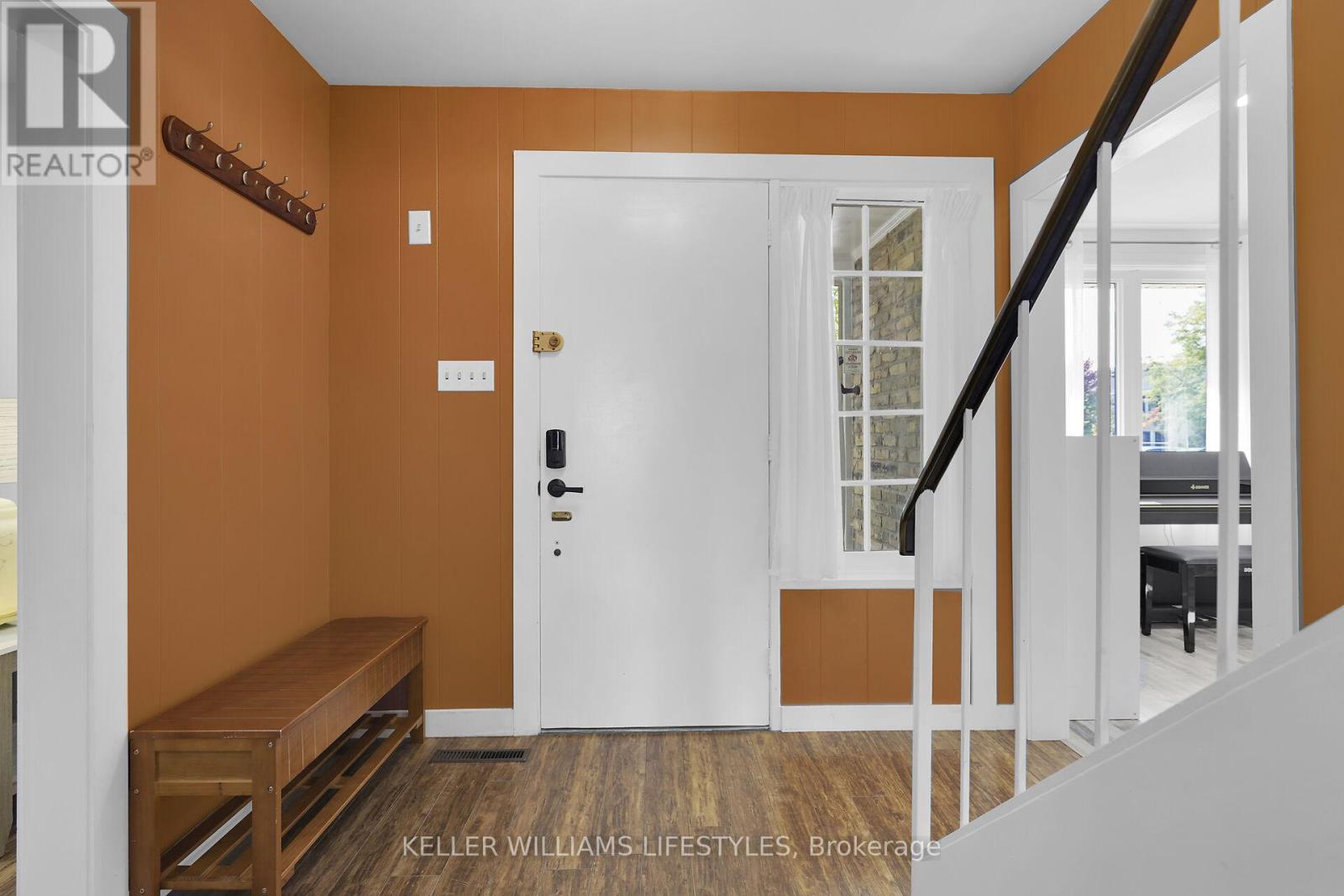 Photo 9 of 44 for 66 Lloyd Manor Crescent