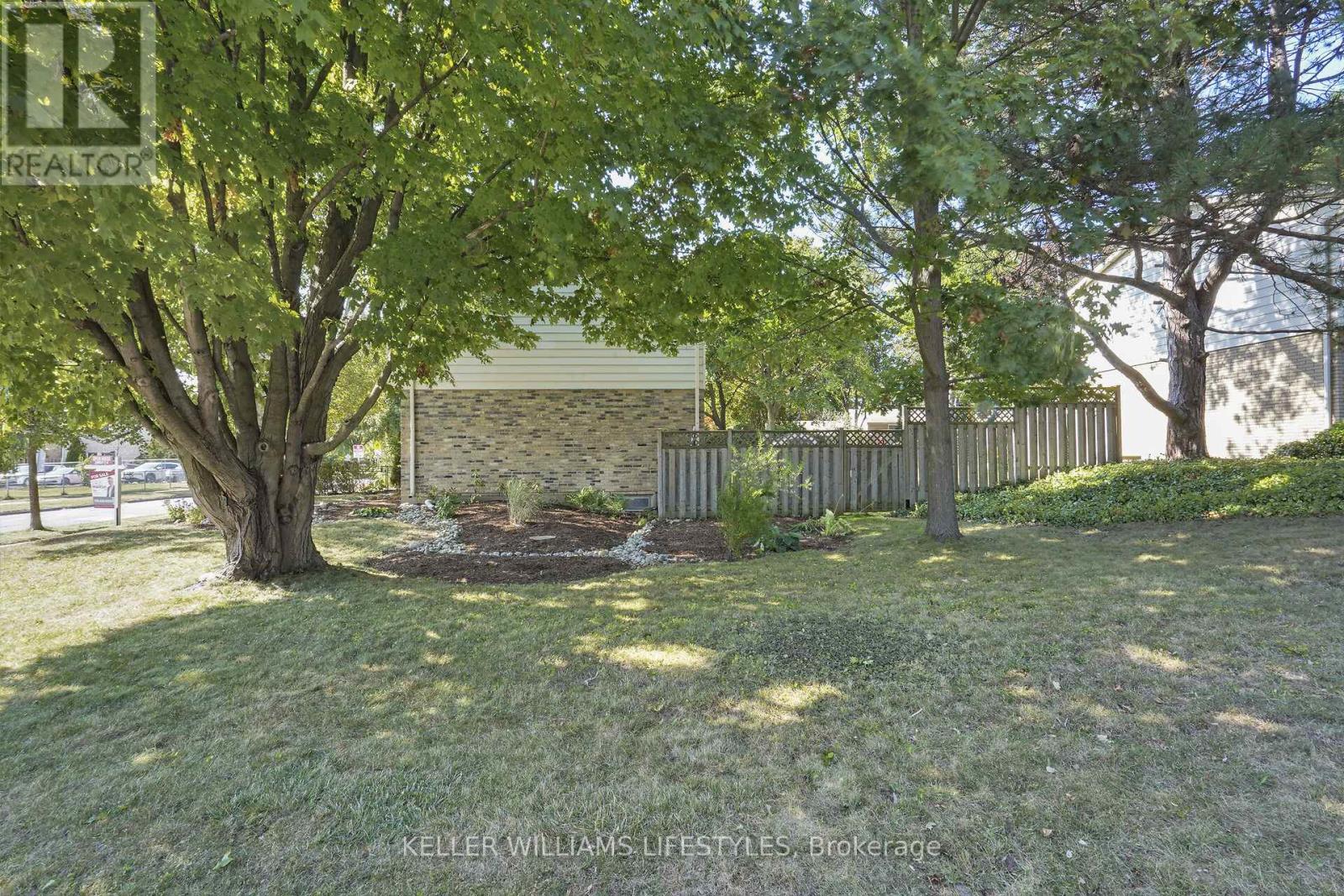 66 Lloyd Manor Crescent, London North, Ontario  N6H 3Z3 - Photo 5 - X12450027