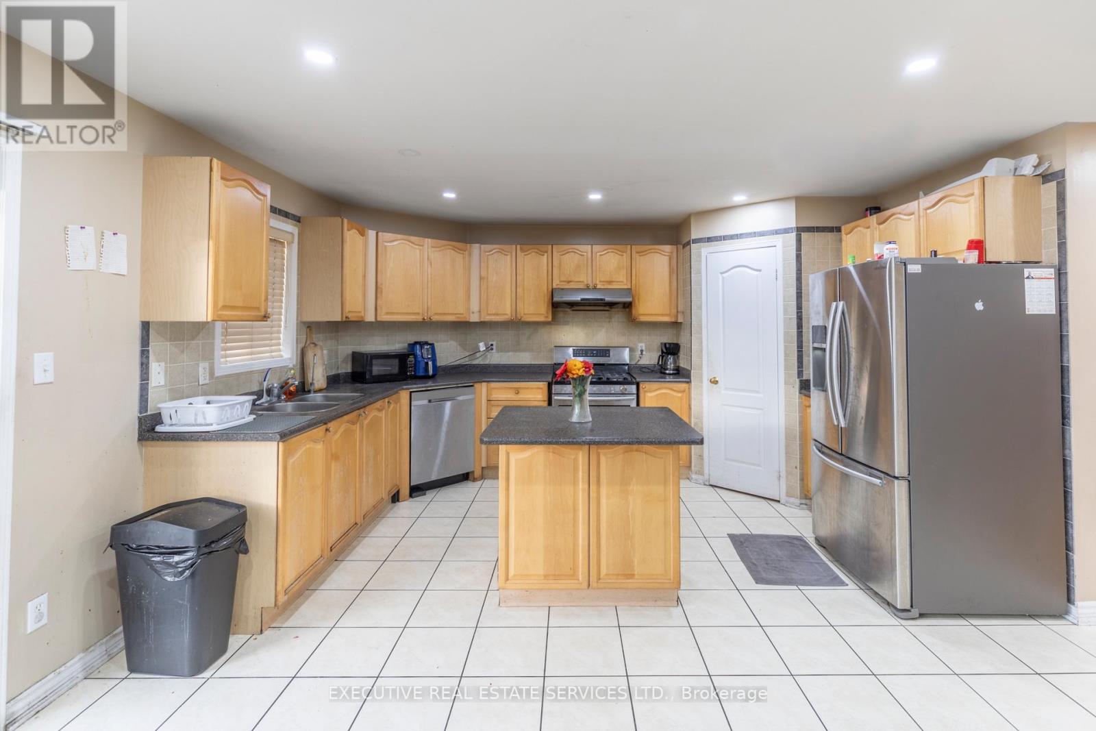 16 Sandway Drive, Brampton, Ontario L7A 2T9 - Photo 13 - W12501342