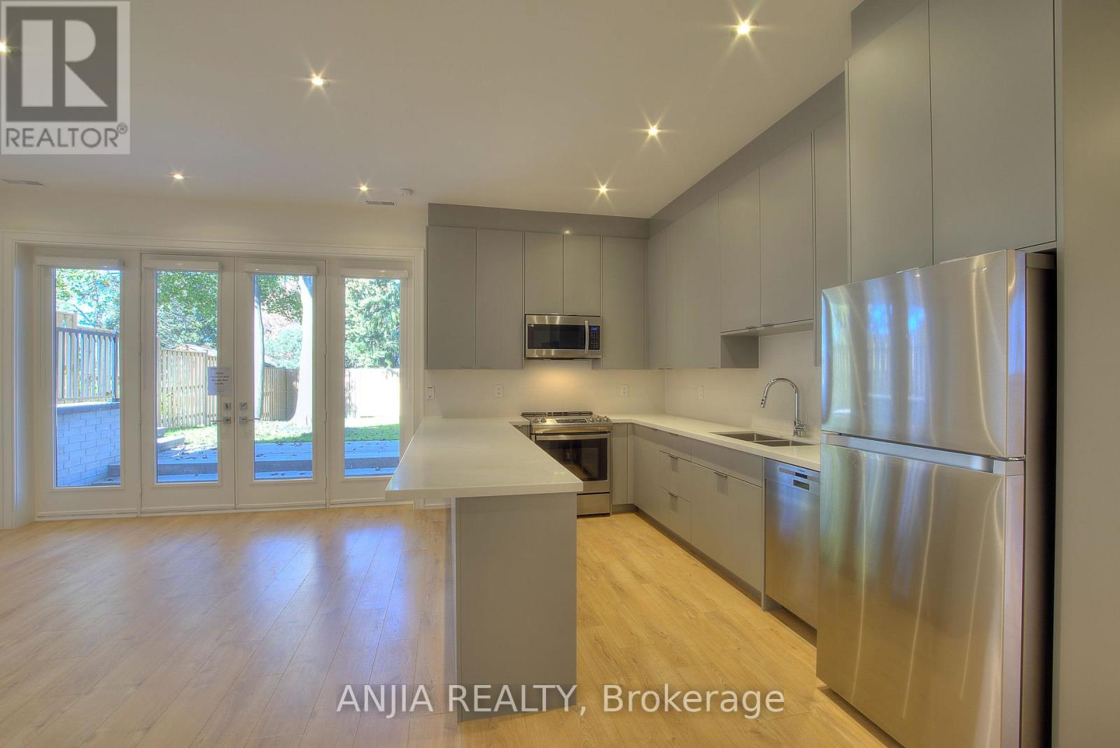 23 Cresthaven Drive, Toronto, Ontario  M2H 1L9 - Photo 3 - C12515388