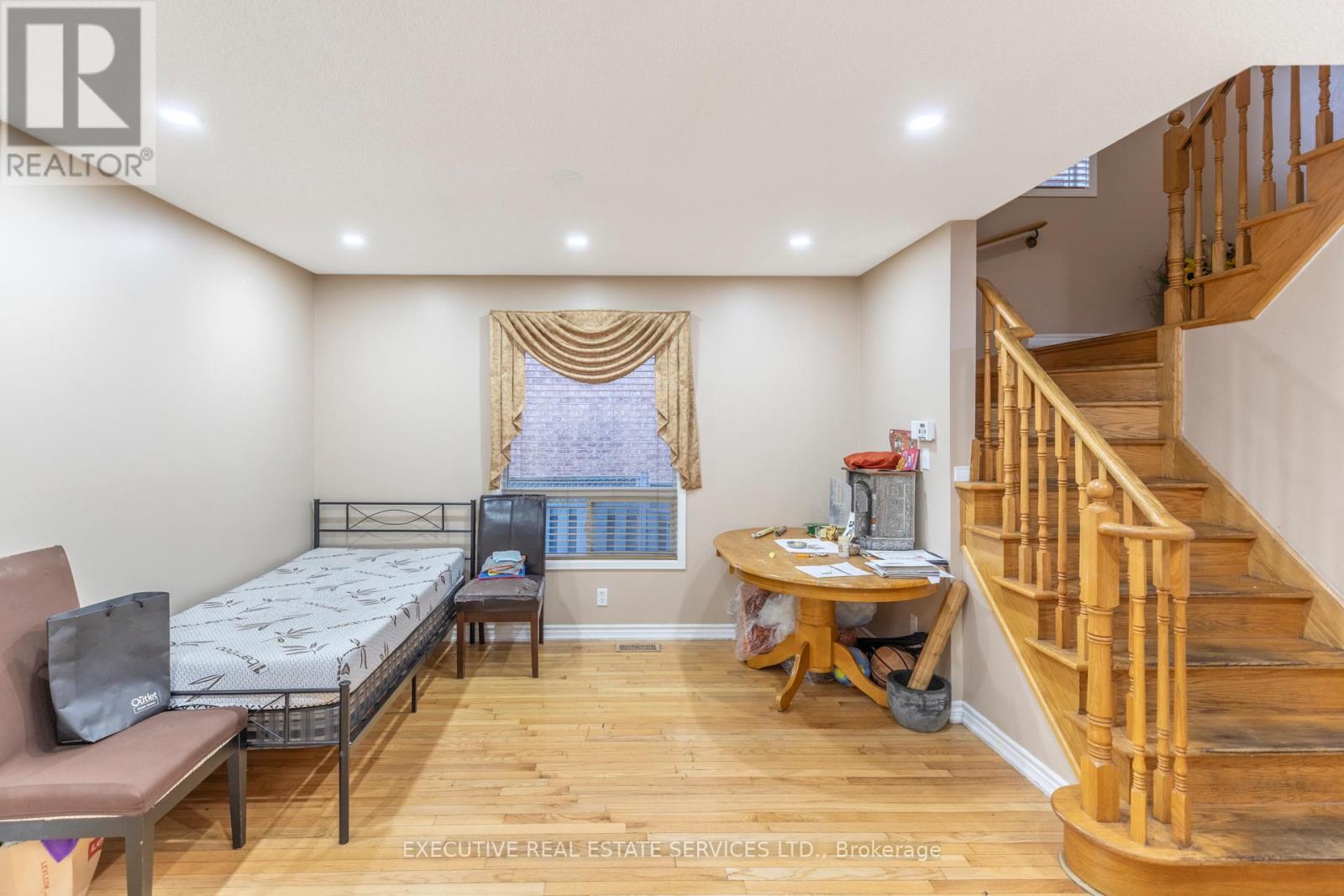 16 Sandway Drive, Brampton, Ontario L7A 2T9 - Photo 10 - W12501342