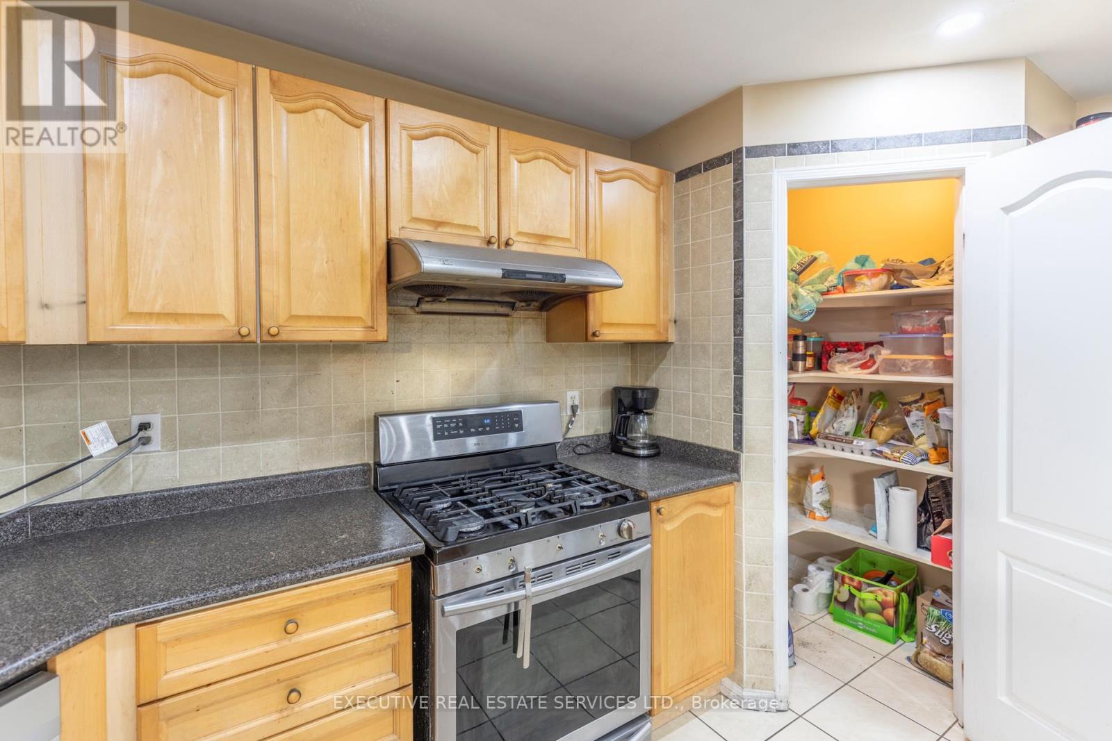 16 Sandway Drive, Brampton, Ontario L7A 2T9 - Photo 14 - W12501342