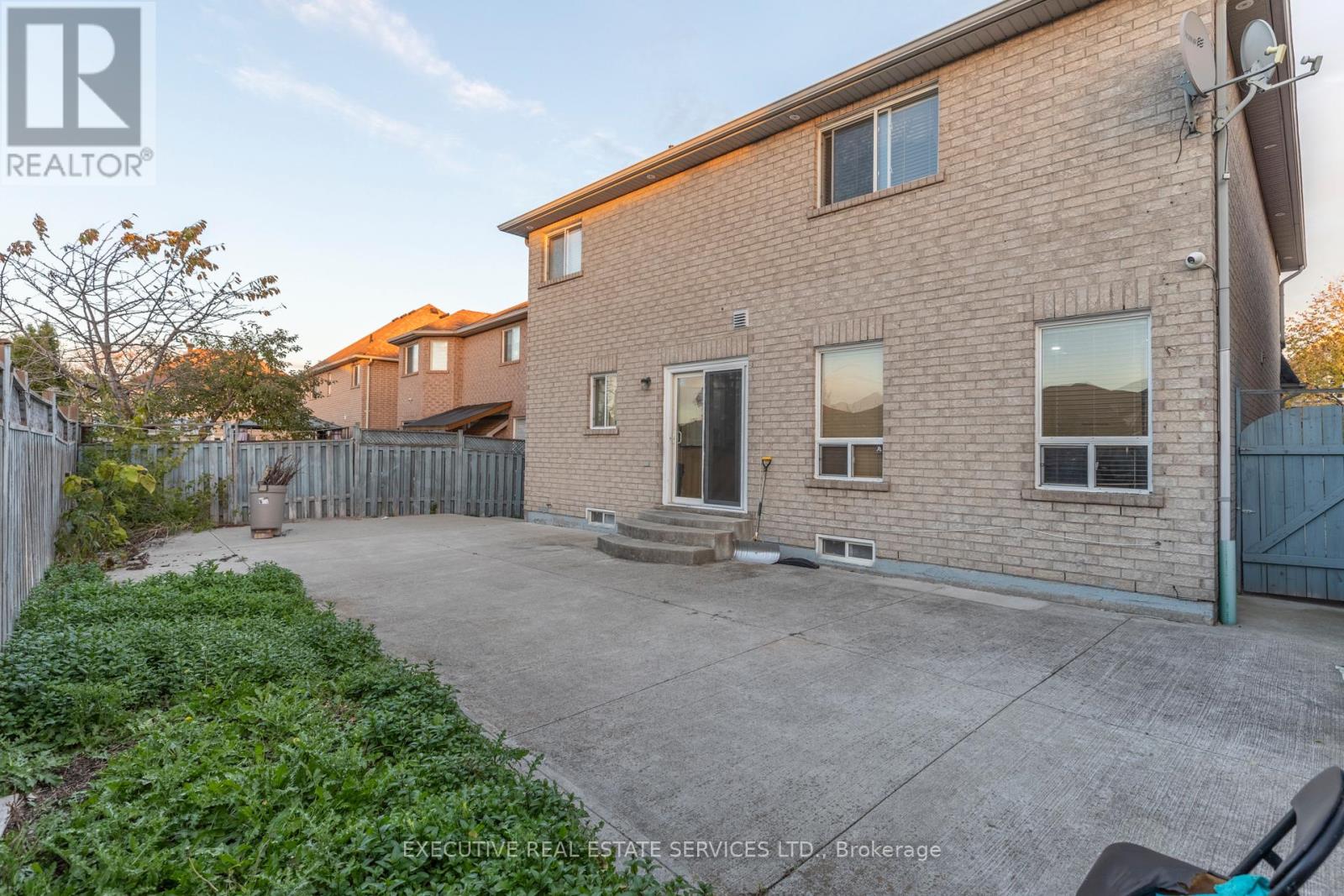 16 Sandway Drive, Brampton, Ontario L7A 2T9 - Photo 48 - W12501342