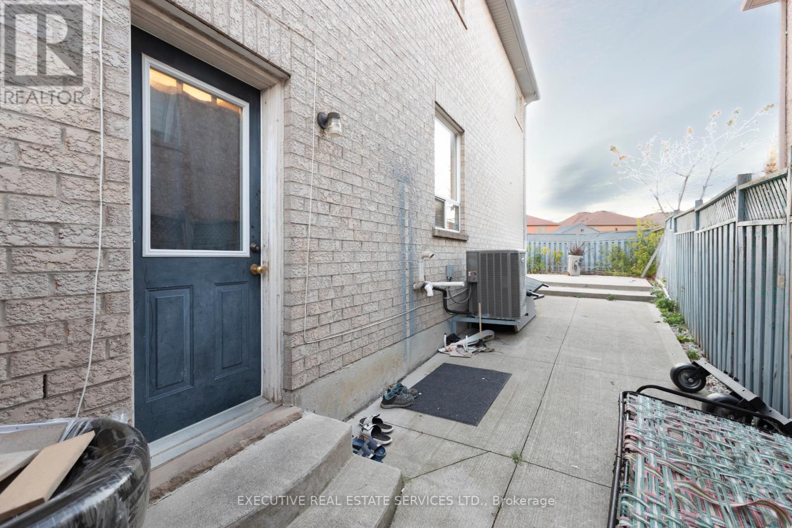 16 Sandway Drive, Brampton, Ontario L7A 2T9 - Photo 47 - W12501342