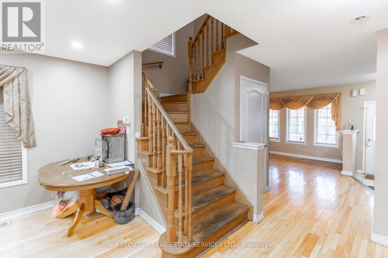 16 Sandway Drive, Brampton, Ontario L7A 2T9 - Photo 9 - W12501342