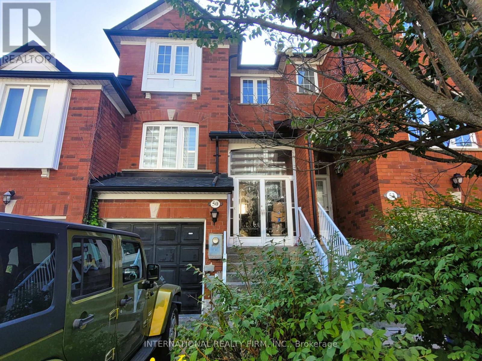 50 Beresford Drive, Richmond Hill, Ontario L4B 4J6 - Photo 2 - N12489136