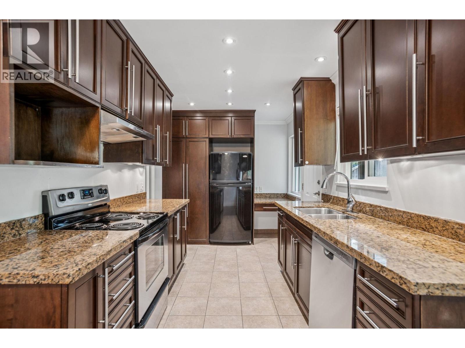 211 Clearview Drive, Port Moody, British Columbia  V3H 2S7 - Photo 10 - R3065229