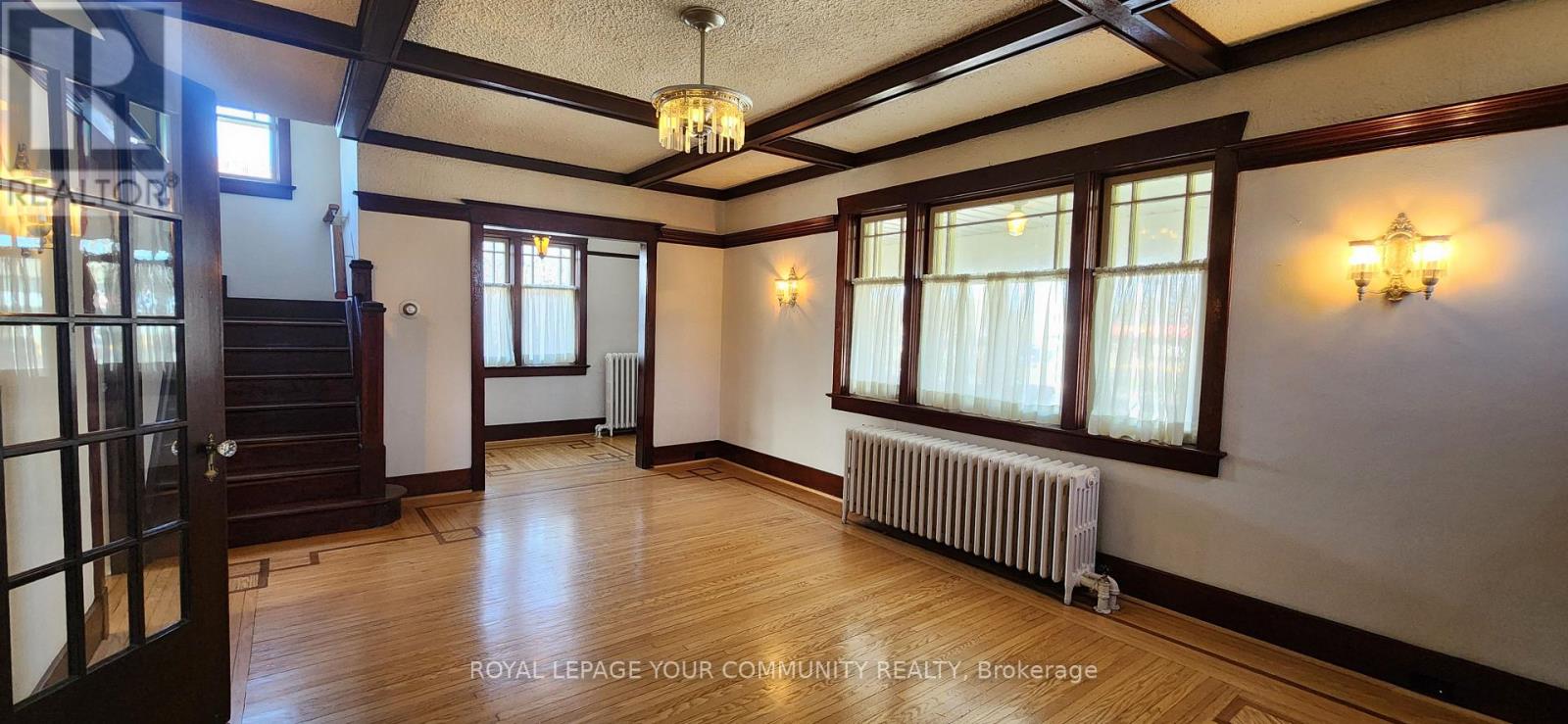 20812 Dalton Road, Georgina, Ontario  L0E 1R0 - Photo 3 - N12515408