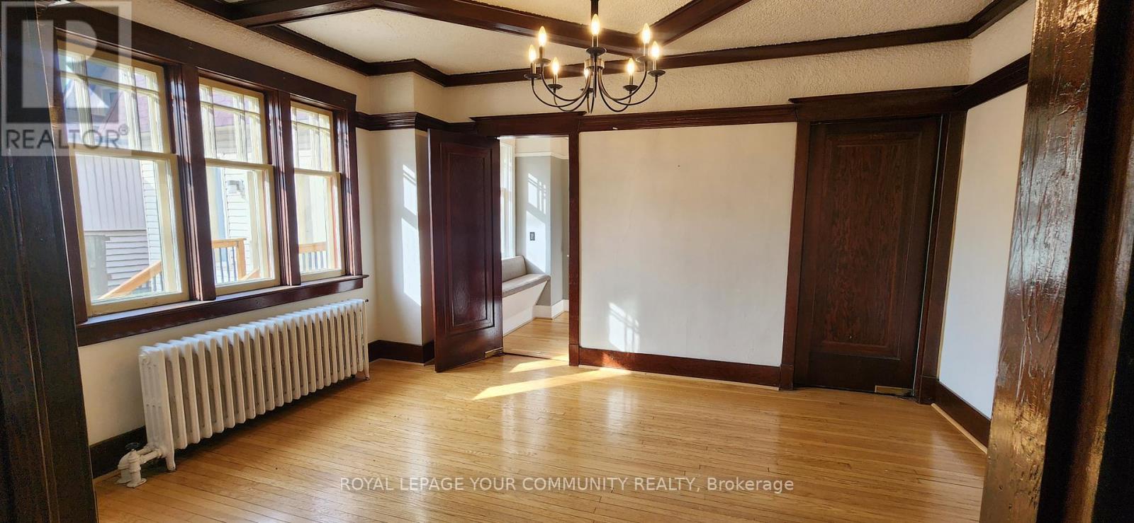 20812 Dalton Road, Georgina, Ontario  L0E 1R0 - Photo 6 - N12515408