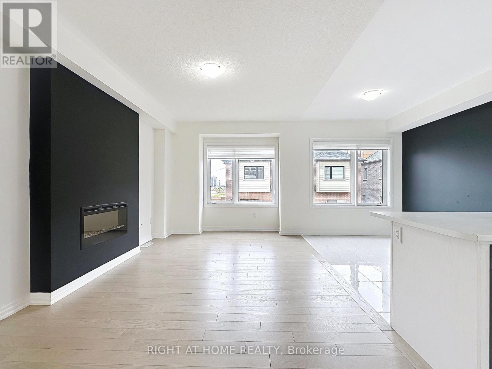 209 Vantage Loop, Newmarket, Ontario  L3X 0L4 - Photo 3 - N12515410