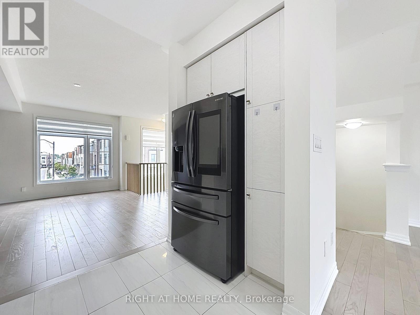 209 Vantage Loop, Newmarket, Ontario  L3X 0L4 - Photo 7 - N12515410