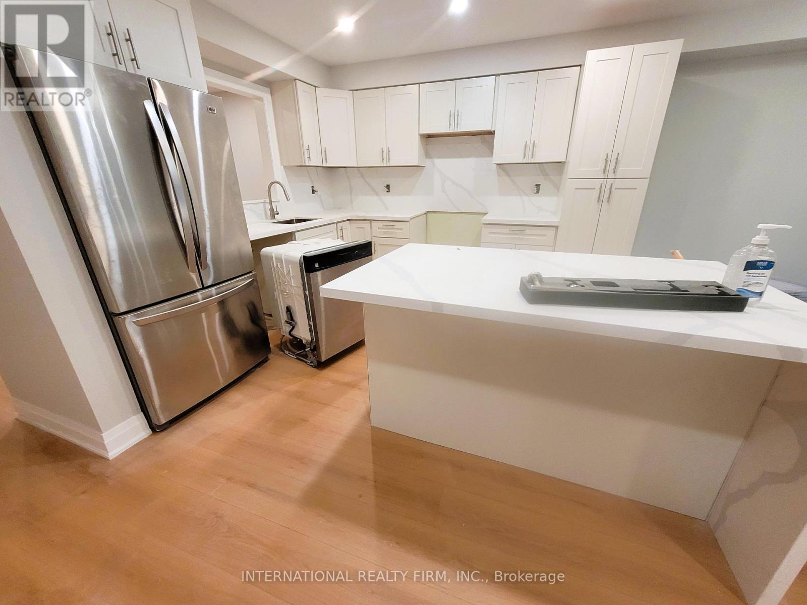 50 Beresford Drive, Richmond Hill, Ontario L4B 4J6 - Photo 6 - N12489136